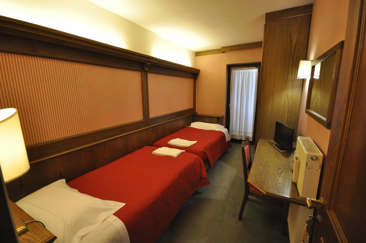 Hotel La Lepre Bianca Галлио Экстерьер фото